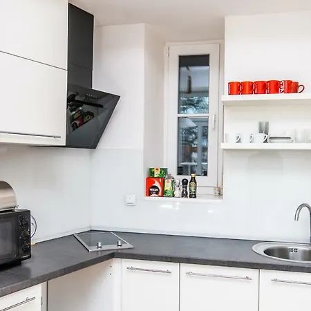 Bright And Modern Duplex In The City Center!