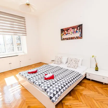 דירה Bright And Modern Duplex In The City Center! סראייבו