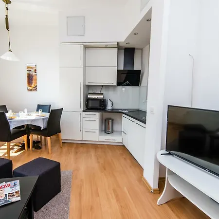 Bright And Modern Duplex In The City Center! דירה