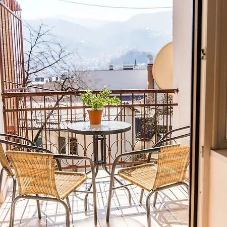 דירה Bright And Modern Duplex In The City Center!